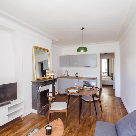 Nice 32 M Renovated And With Comfort In Apartment