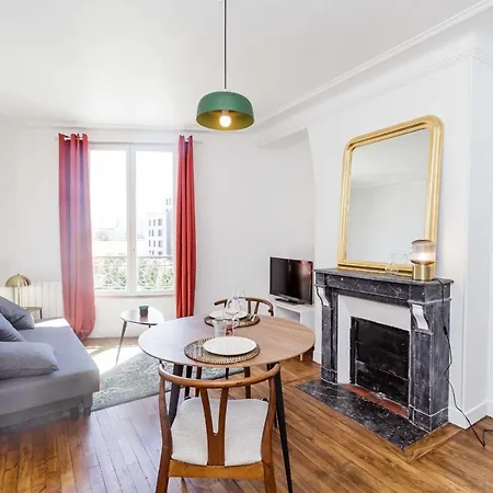 Nice 32 M Renovated And With Comfort In *